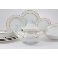Serwis obiadowy Ćmielów E363 BOLERO Vienna Złota dla 6 osób. Biała porcelana z kremowym zdobieniem i złotym ornamentem, obejmująca wazę, talerze oraz salaterkę.