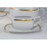Sosjerka z serwisu obiadowego Ćmielów 8790 Pułaski Prezydencki. Biała porcelana o klasycznym kształcie, zdobiona eleganckim złotym wzorem roślinnym na