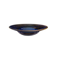 Talerz głęboki Verlo DEEP BLUE o średnicy 28,5 cm w kolorze głębokiego granatu z brązowymi akcentami na krawędziach. Ceramiczne naczynie o nowoczesnym designie.
