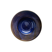 Talerz głęboki Verlo DEEP BLUE o średnicy 28,5 cm w widoku z góry. Ceramiczne naczynie o intensywnie granatowym wnętrzu i zdobionym, ciemnym rantem z fakturą.