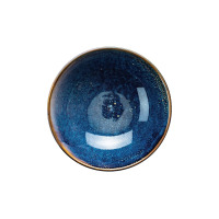 Talerz głęboki Verlo DEEP BLUE o średnicy 23,5 cm. Okrągłe naczynie z kamionki w odcieniach głębokiego granatu z nakrapianą teksturą i kontrastującym brązowym