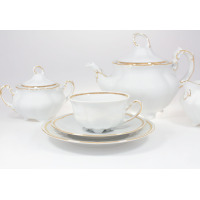 Biały zestaw do herbaty Ćmielów Bolero E337 dla 6 osób. Porcelanowy serwis z delikatnym złotym zdobieniem obejmuje czajnik, cukiernicę, filiżankę na spodku i