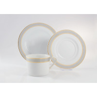 Zestaw do kawy i herbaty Ćmielów G626 Jenny dla 6 osób. Biała porcelana z eleganckim szaro-złotym geometrycznym wzorem na filiżance, spodku i talerzyku