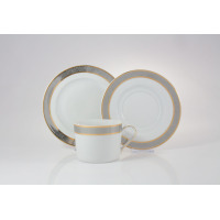 Zestaw kawowy Ćmielów G626 Jenny dla 6 osób. Biała porcelana z eleganckim szaro-złotym zdobieniem w geometryczne wzory, obejmująca filiżankę, spodek i talerzyk