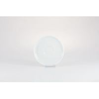 Biały porcelanowy spodek 12 cm Ankara marki Lubiana. Naczynie o klasycznym, minimalistycznym designie z wyraźnym wgłębieniem na filiżankę, widok z góry.
