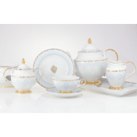 Zestaw do herbaty Ćmielów G684 Astra Królewski błękit: biała porcelana ze złotymi zdobieniami i błękitnym wzorem, obejmująca czajnik, cukiernicę, filiżankę i