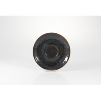 Spodek 15 cm Jersey brown marki Fine Dine o okrągłym kształcie, z ciemną, nakrapianą glazurą w odcieniach brązu i czerni oraz wyraźnym wgłębieniem na filiżankę.