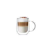 Szklanka z podwójną ścianką Vialli Design Amo o pojemności 300 ml wypełniona warstwowym latte z mleczną pianką i posypką cynamonową, widok z profilu na białym