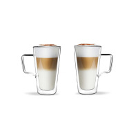 Dwie szklanki do latte z podwójną ścianką Vialli Design DIVA o pojemności 350 ml, wypełnione warstwową kawą z pianką, ustawione obok siebie na białym tle.