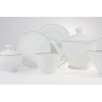 Elegancki serwis obiadowy Ćmielów G311 Oktawa dla 6 osób. Biała porcelana z delikatnym żłobkowaniem, złotym wykończeniem i subtelnym kwiatowym wzorem na