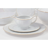 Elegancka sosjerka z serwisu obiadowego Ćmielów G311 Oktawa. Biała porcelana z subtelnym złotym zdobieniem i delikatnym motywem kwiatowym na tle talerzy.