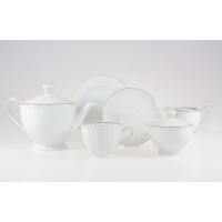 Zestaw do herbaty Ćmielów 3610 Oktawa ze złotym paskiem: biała porcelana z delikatnym żłobkowaniem, obejmująca dzbanek, filiżankę, spodek, talerzyk i