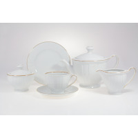 Zestaw do herbaty Ćmielów G311 Oktawa dla 6 osób. Biała, elegancka porcelana z delikatnym reliefem i złotym wykończeniem. Widoczny dzbanek, cukiernica