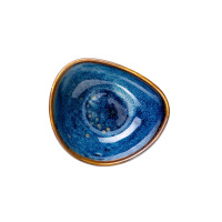 Salaterka Verlo Ramekin 60 ml Deep Blue o nieregularnym, organicznym kształcie. Ceramiczne naczynie w głębokim odcieniu błękitu z brązowym rantem, widok z góry.