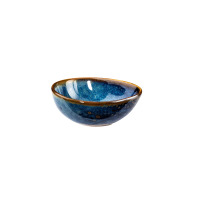 Ramekin Verlo DEEP BLUE o pojemności 60 ml. Ceramiczna salaterka w odcieniach głębokiego granatu z brązowym rantem i nakrapianą, błyszczącą teksturą szkliwa.
