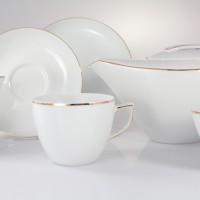 Biały garnitur do kawy Chodzież B326 CITY Złota na 12 osób. Zestaw kawowy z porcelany z subtelnym złotym zdobieniem na krawędziach filiżanek, spodków i dzbanka.