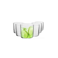 Zestaw szklanek z optykiem 350 ml Mixology od Krosno Glass S.A. Jedna szklanka wypełniona napojem z limonką, pozostałe puste, ustawione w półkolu na białym tle.