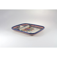 Półmisek Bolesławiec 149AR o wymiarach 21x25 cm z trzema przegrodami. Ceramiczne naczynie zdobione tradycyjnym, wielobarwnym motywem kwiatowym na jasnym tle.