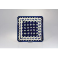 Kwadratowa tacka ceramiczna Bolesławiec 23 cm (GU-2042A) z tradycyjnym, granatowo-białym wzorem w kropki i kwiaty, widoczna w pełnym ujęciu na jasnym tle.