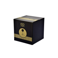 Czarne opakowanie zestawu czterech kieliszków do wina Krosno Celebration 850 ml. Pudełko z eleganckimi złotymi pasami, logo 100 lat Krosno oraz grafiką