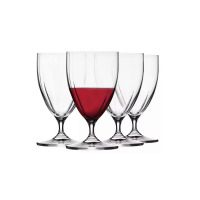 Zestaw czterech eleganckich kieliszków do wina Prima Lumi marki Krosno Glass o pojemności 360 ml. Jeden z nich wypełniony czerwonym winem, widok na wprost.