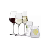 Zestaw 20 częściowy Avant-Garde od Krosno Glass S.A. obejmuje eleganckie kieliszki do wina, szampana oraz szklanki do napojów z przejrzystego szkła na białym