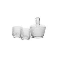 Prezentowy zestaw do whisky Krosno Glass Perfect Serve Scotland: szklana karafka z korkiem oraz dwie szklanki o charakterystycznej, wypukłej fakturze w kropki.