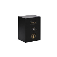 Czarne, eleganckie pudełko prezentowe zestawu do whisky Krosno Perfect Serve Scotland. Na froncie złote logo Krosno, nazwa kolekcji oraz pieczęć Handcrafted in