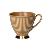 Filiżanka Dalia Cappuccino marki Chodzież o pojemności 250 ml. Eleganckie naczynie w kolorze kawy z mlekiem, zdobione pionowymi żłobieniami oraz złotym