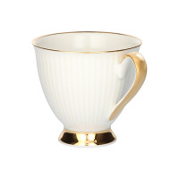 Filiżanka Dalia Ivory marki Chodzież o pojemności 250 ml. Eleganckie naczynie z kremowej porcelany z pionowymi żłobieniami, złotym rantem, uchwytem i podstawą.