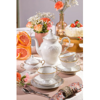 Elegancki garnitur do kawy Chodzież Fryderyka IVORY Złota Linia dla 12 osób. Biała porcelana z subtelnym reliefem i złotym zdobieniem na zastawie przy torcie.