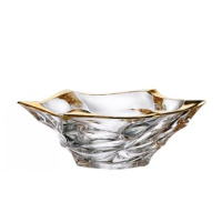 Misa kryształowa Bohemia FLAMENCO GOLD SOFT o średnicy 33 cm. Szklana owocarka o nieregularnej, fasetowanej strukturze z eleganckim, złotym wykończeniem