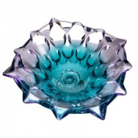 Misa kryształowa na nodze Bohemia Samba Gradient o średnicy 30,5 cm. Szklana owocarka o ozdobnych, ostrych krawędziach z płynnym przejściem koloru od błękitu