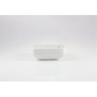 Biała miska kwadratowa RITA marki Lubiana o wymiarach 11,5 cm. Naczynie z porcelany o minimalistycznym designie, widoczne w ujęciu od frontu na jasnym tle.