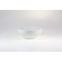 Biała porcelanowa salaterka Lubiana Magnolia o średnicy 20 cm. Klasyczna miska o gładkiej powierzchni i delikatnym, tłoczonym wzorze kwiatowym na dnie.