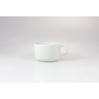 Biała porcelanowa filiżanka 330 ml Ankara marki Lubiana. Naczynie o klasycznym, minimalistycznym designie z wygodnym uchem, ukazane w ujęciu z profilu na