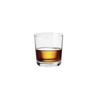 Szklanka do whisky DIVINE marki Krosno Glass o pojemności 390 ml z przejrzystego szkła, wypełniona bursztynowym trunkiem, ukazana na białym tle w ujęciu