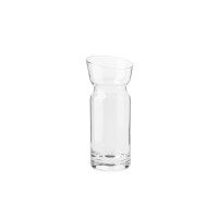 Szklany dzbanek NEPENTHES marki Krosno Glass o pojemności 750 ml. Przezroczyste naczynie o smukłym korpusie i charakterystycznym, skośnie ściętym wlewie.