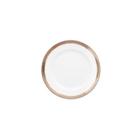 Talerzyk deserowy z zestawu do kawy Ćmielów GX15 Jenny Gambit. Biała porcelana z eleganckim, miedzianym obrzeżem ozdobionym geometrycznym wzorem szachownicy.