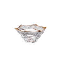 Misa kryształowa Bohemia Flamenco Pyramid Gold o średnicy 29,5 cm. Elegancka owocarka z przejrzystego szkła z geometrycznym szlifem i dekoracyjnym złotym