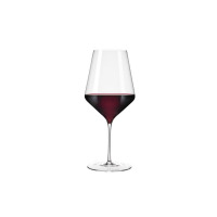 Kieliszek do wina Maestro Excellence od Krosno Glass o pojemności 550 ml. Smukła czasza o geometrycznym kształcie wypełniona czerwonym winem na wysokiej nóżce.