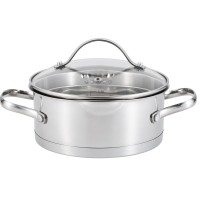 Stalowy garnek z kompletu Amefa Mistral z przezroczystą szklaną pokrywką i uchwytami po bokach. Wewnątrz widoczna miarka 1.0L. Produkt na białym tle.
