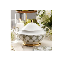 Elegancka waza z serwisu obiadowego Ćmielów G904 Astra Meander. Biała porcelana z zielono-szarym ornamentem i złotymi wykończeniami na pokrywce oraz podstawie.