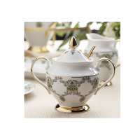 Cukiernica z zestawu do kawy Ćmielów G904 Astra Meander. Biała porcelana z zielono-szarym ornamentem i złotymi wykończeniami, widoczna z przodu na stole.