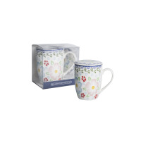 Kubek z zaparzaczem CR3-109 marki Kaczyński Sp.J. w kwiatowy wzór. Obok zapakowany zestaw z pokrywką i filtrem. Na opakowaniu widoczny napis: MUG WITH FILTER
