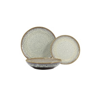 Zestaw talerzy Lubiana STONEWARE S009T Meteor: dwa okrągłe talerze i głęboka miska z kamionki o nakrapianej, beżowo-brązowej teksturze z żłobionym brzegiem.