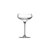 Kieliszek do koktajli Avant-Garde Lumi od Krosno Glass o pojemności 290 ml. Przezroczyste szkło z eleganckim, spiralnym żłobieniem na czaszy i smukłą nóżką.