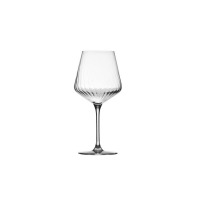Kieliszek do wina Chardonnay Avant-Garde Lumi marki Krosno Glass o pojemności 560 ml. Przezroczyste szkło z charakterystycznym, pionowym żłobieniem w czaszy.