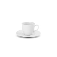 Biała porcelanowa filiżanka ze spodkiem z zestawu Modern White marki Gerlach. Klasyczne naczynie o gładkiej powierzchni ustawione centralnie na białym tle.