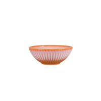 Salaterka 17 cm Stoneware S011T Blush Daisy marki Lubiana. Ceramiczne naczynie o zaokrąglonym kształcie z pionowym, żłobionym wzorem w odcieniach różu i